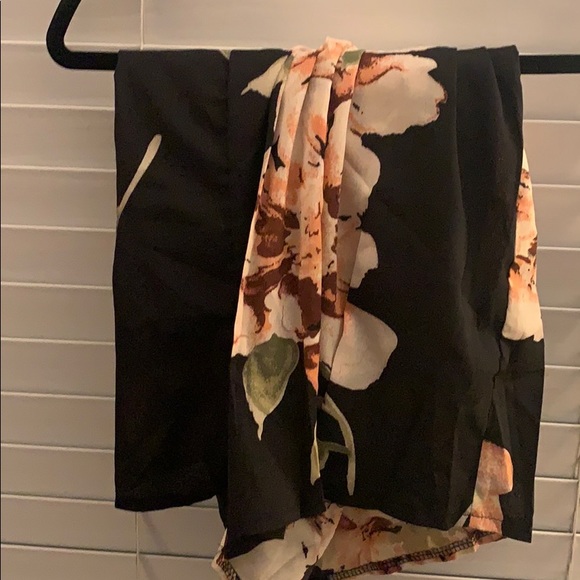 Short set - Picture 2 of 2